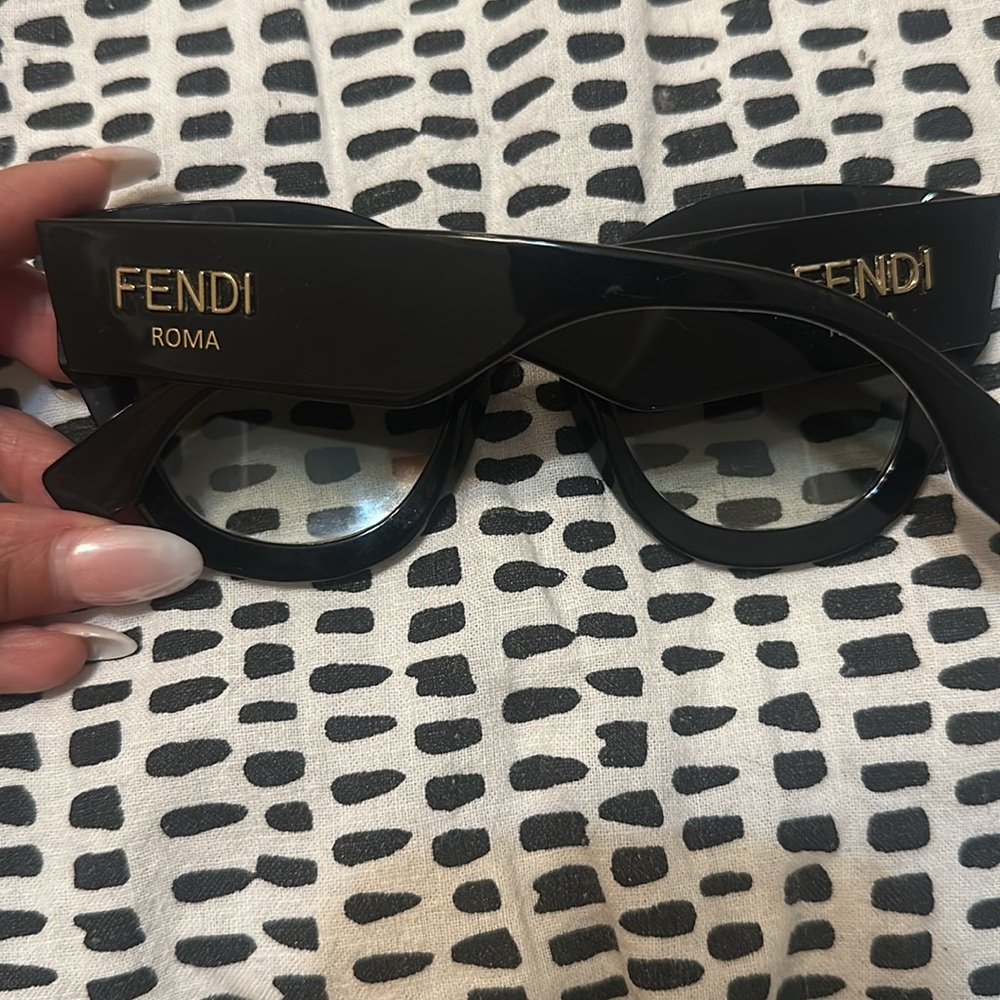 Fendi cat eye black sunglasses authentic - Picture 7 of 7